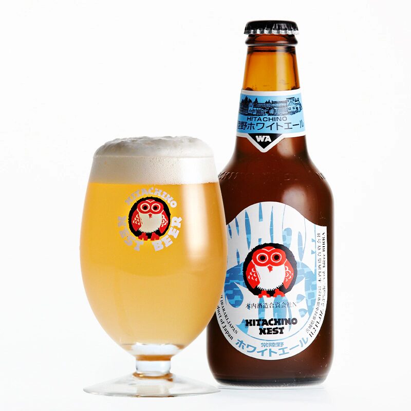 常陸野ネストビール「ホワイトエール」の瓶とグラス